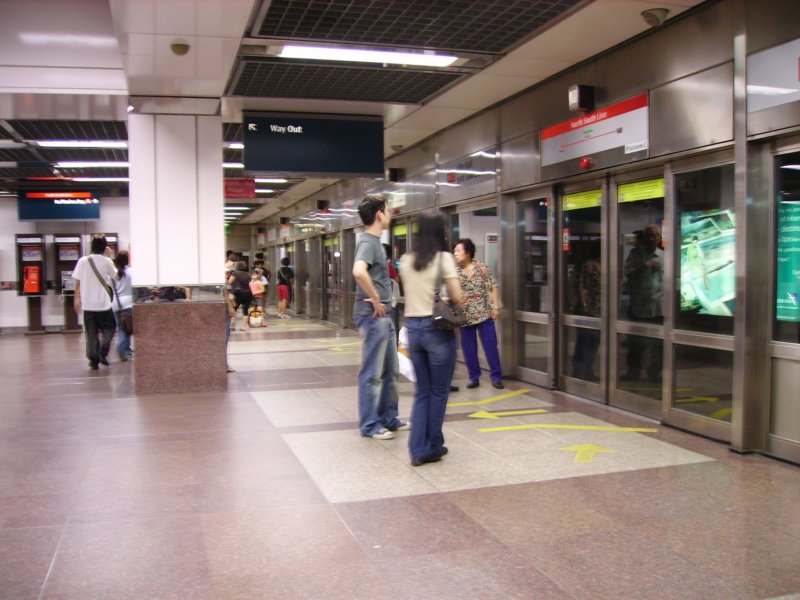 ubahnmanbeachtebittediepfeileamboden.jpg